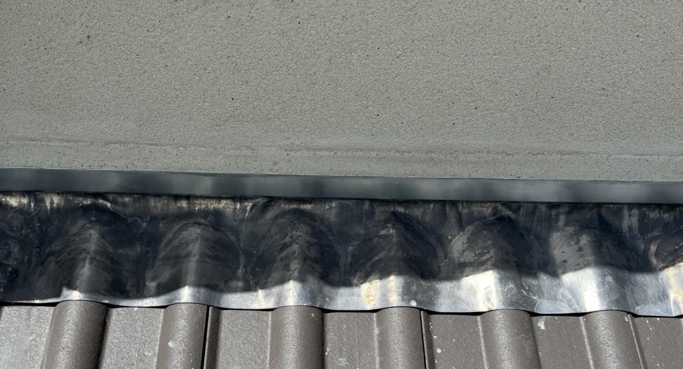 Pose de bande et solin